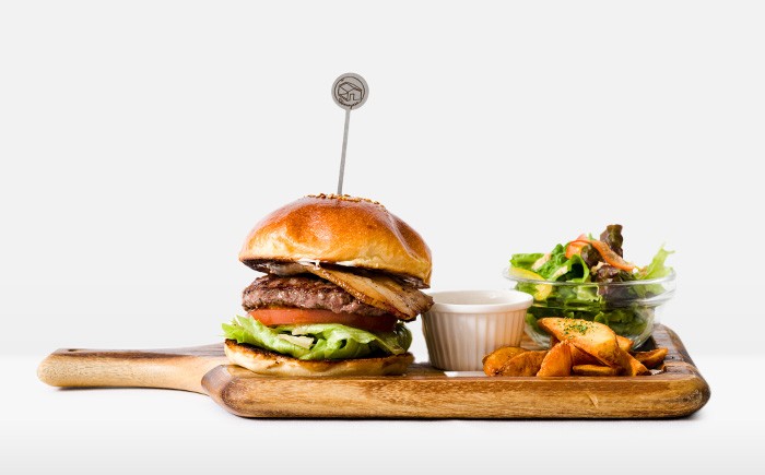 自家製燻製ベーコン<wbr>バーガー