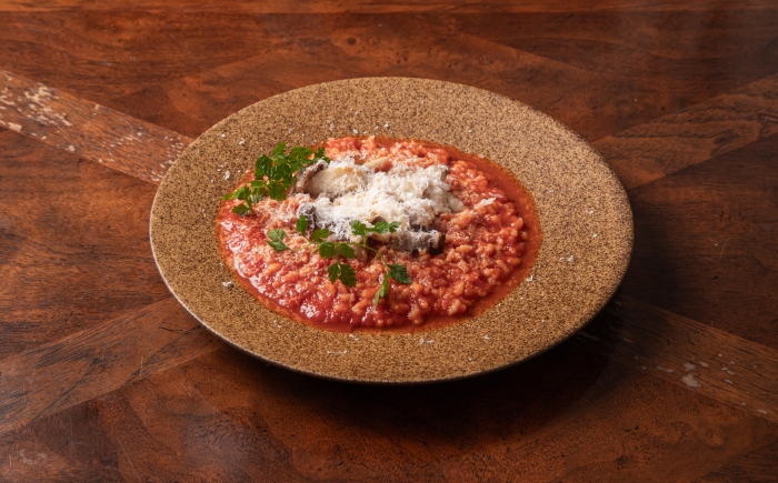 自家製燻製ベーコンと<wbr>きのこの<wbr>トマトリゾット<br>~パルミジャーノがけ~