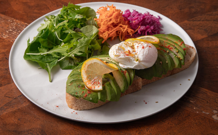 サワードウタルティーヌ<wbr>アボカド、ウフモレ<wbr>ピスタチオ