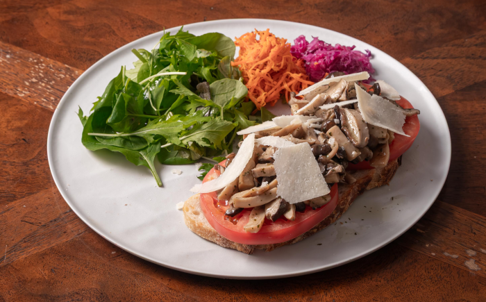 サワードウタルティーヌ<wbr>３種キノコマリネ<wbr>パルミジャーノ