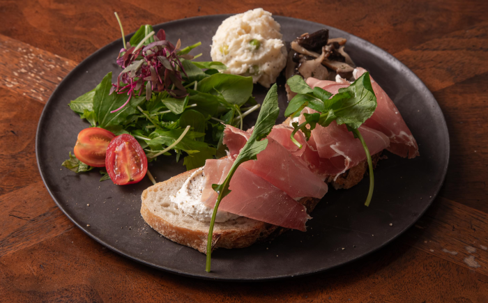 サワードウタルティーヌ<wbr>プロシュート、ルッコラ<wbr>サワークリーム