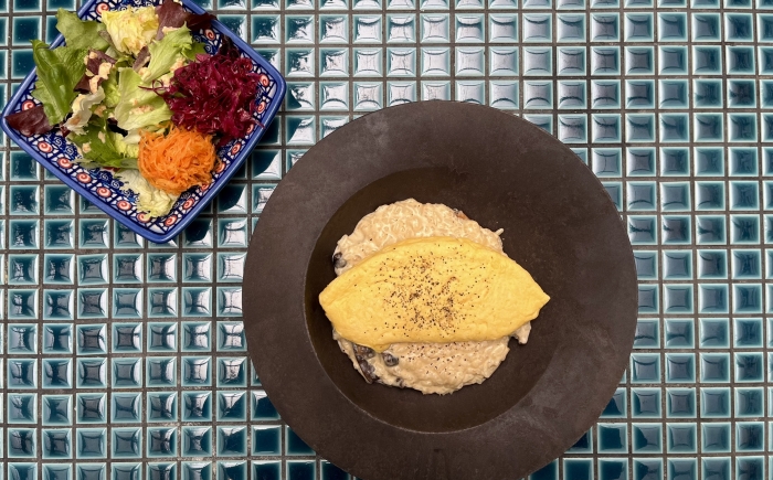 オムライス<wbr>キノコクリームリゾットのオムライス