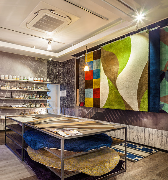 友安製作所カフェ 阿倍野 ショールーム ラグ・フロアタイル